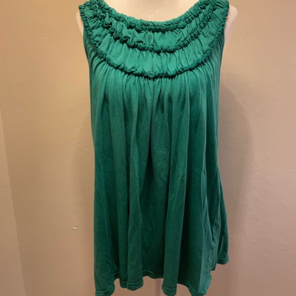 Green Flowy Sleeveless Tee - Picture 4 of 7